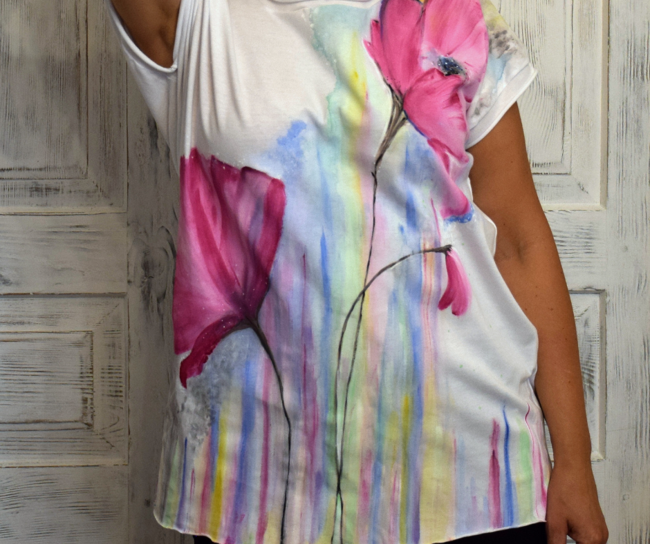 damski oryginalny t-shirt malowany ręcznie w duże różowe maki